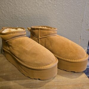 Cushioniare Cozy Platform Tan Ankle Booties